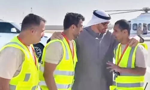 തൊഴിലാളികൾക്ക് ശൈഖ് മുഹമ്മദിന്‍റെ സ്നേഹചുംബനം; വൈറലായി വിഡിയോ