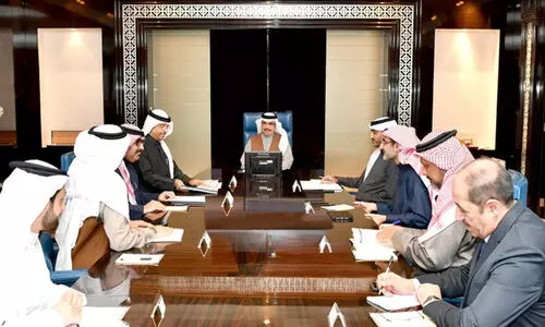 ഓ​ൺ​ലൈ​ൻ സേ​വ​ന​ങ്ങ​ൾ ശ​ക്ത​മാ​ക്കും -മ​ന്ത്രി