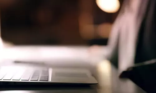 വിഡിയോ കോളിനിടെ കാമുകിയെ സാക്ഷിയാക്കി കാമുകൻ തൂങ്ങി മരിച്ചു