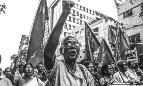 എ​​രി​​വേ​​ന​​ൽ​​ക്ക​​ണ്ട​​ങ്ങ​​ളി​​ൽ, എ​​ള്ളി​​ൻ വേ​​രു​​ക​​ൾ വ​​ലി​​ച്ചെ​​ടു​​ത്ത ക​​വി​​ത