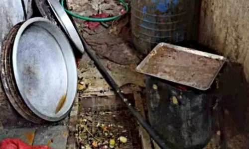 വൃത്തിഹീനം: കോഫി ഹൗസിന്റെ ലൈസന്‍സ് സസ്‌‌പെന്‍ഡ് ചെയ്‌തു; ഭക്ഷ്യ സുരക്ഷാ ഉദ്യോഗസ്ഥരെ സ്ഥലംമാറ്റി