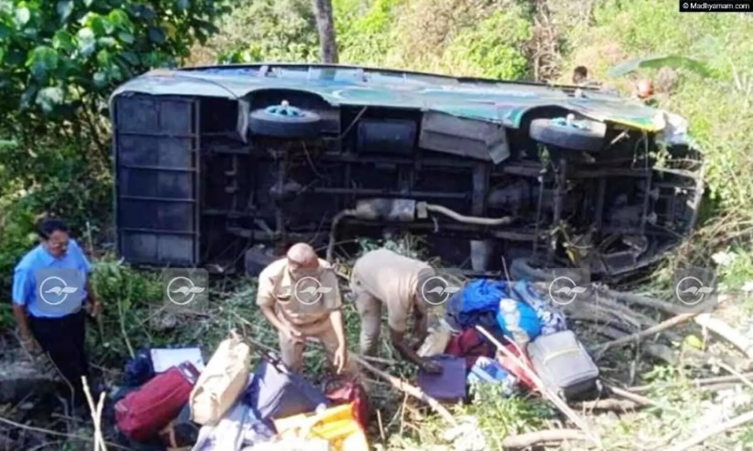 ഇടുക്കി പെരുവന്താനത്ത് നിയന്ത്രണംവിട്ട മിനി ബസ് താഴ്ചയിലേക്ക് മറിഞ്ഞു
