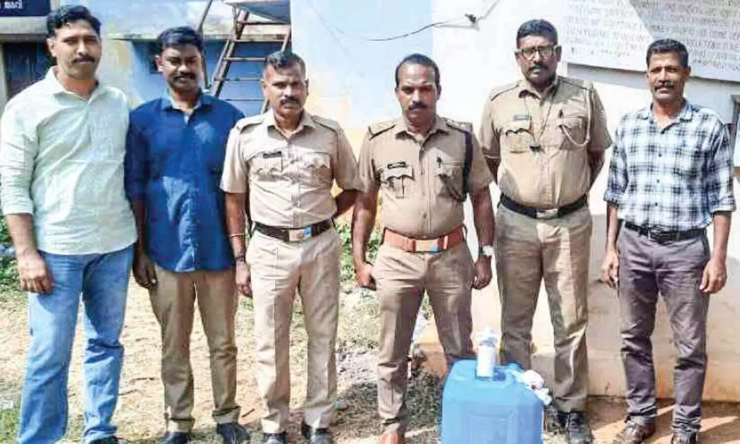 സ്പിരിറ്റ് ഉപേക്ഷിച്ച നിലയില്‍