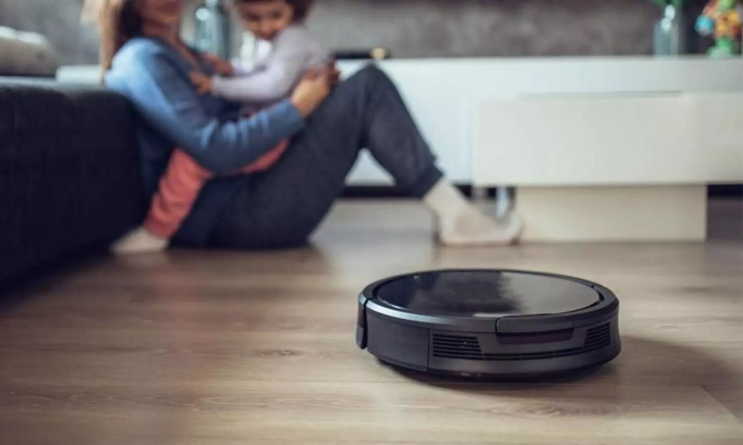 എ.ഐ ഉപകരണങ്ങൾ വീട്ടിലുണ്ടെങ്കിൽ സൂക്ഷിക്കണം; റോബോട്ട് വാക്വം ക്ലീനർ പകർത്തിയ യുവതിയുടെ ചിത്രങ്ങൾ സമൂഹമാധ്യമങ്ങളിൽ