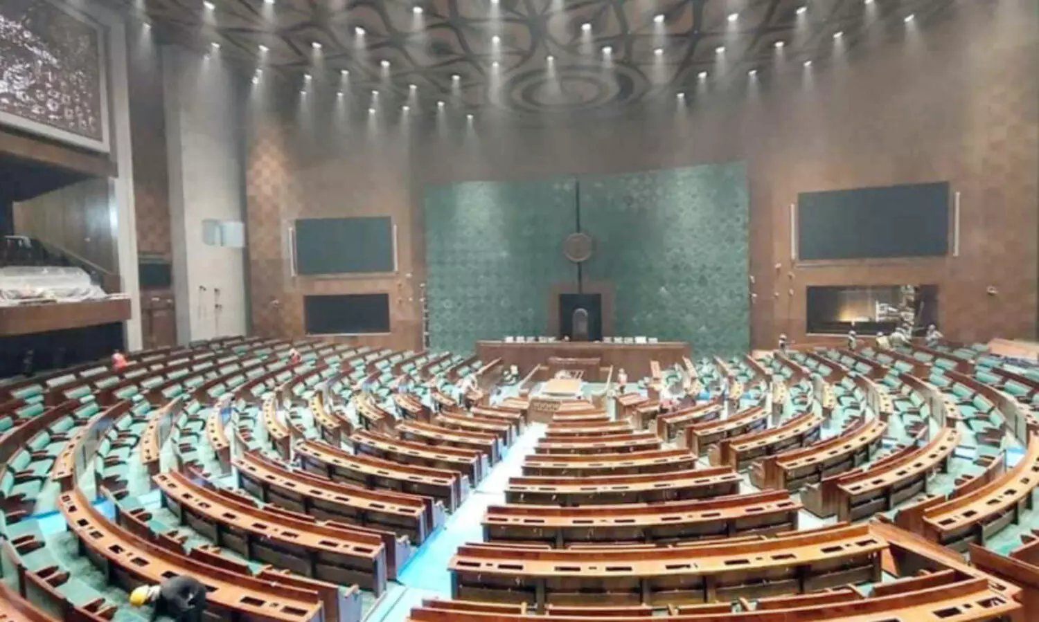 ബജറ്റ് സമ്മേളനത്തിന്‍റെ ആദ്യദിനം പുതിയ പാർലമെന്‍റ് മന്ദിരത്തിൽ