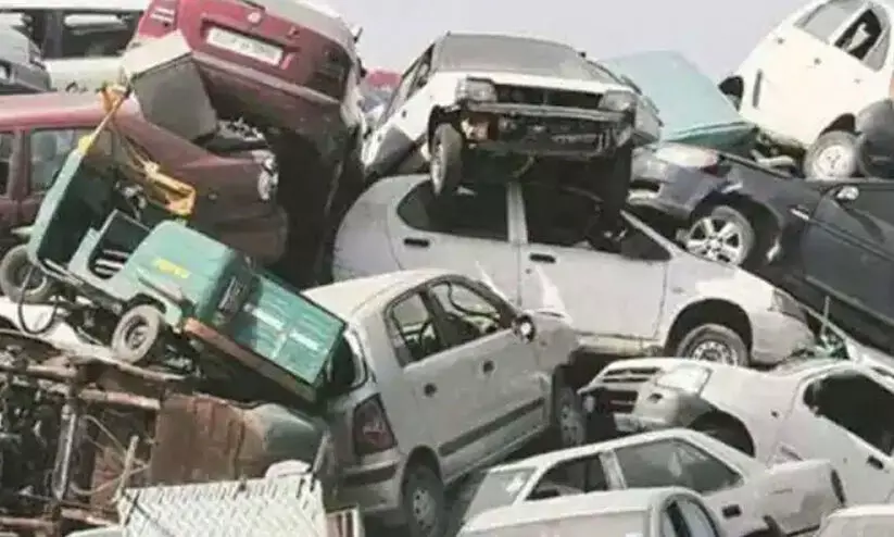 15 വർഷമായ എല്ലാ സർക്കാർ വാഹനങ്ങളും പൊളിക്കും 15 വർഷമായ എല്ലാ സർക്കാർ വാഹനങ്ങളും പൊളിക്കും