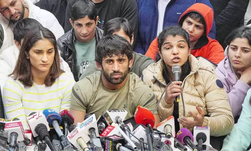 ഗുസ്തി ഫെഡറേഷനിലെ ലൈംഗികാരോപണം: കായിക താരങ്ങളുടെ പ്രതിഷേധം ശക്തം ഗുസ്തി ഫെഡറേഷനിലെ ലൈംഗികാരോപണം: കായിക താരങ്ങളുടെ പ്രതിഷേധം ശക്തം