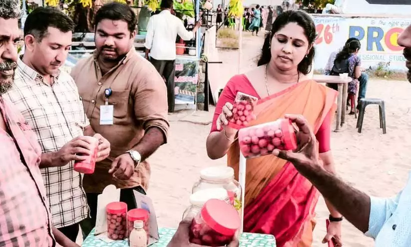 മിന്നൽ പരിശോധന: പഴകിയ ഭക്ഷണസാധനങ്ങൾ പിടിച്ചെടുത്തു