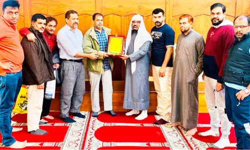 അ​ബ്ദു​ൽ ഖാ​ദ​ർ ത​ളാ​പ്പി​ലി​ന് യാ​ത്ര​യ​യ​പ്പ് ന​ൽ​കി