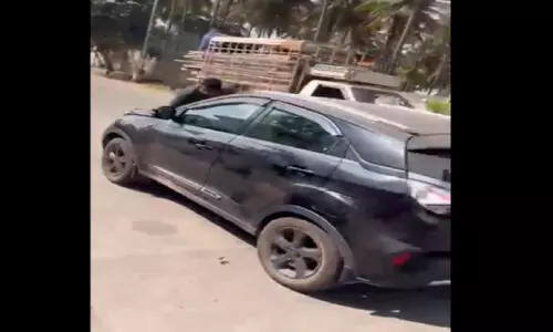 ബോണറ്റിൽ കുടുങ്ങിയയാളെയുംകൊണ്ട്​ കാർ ഓടിയത്​ മൂന്നു​ കിലോമീറ്റർ