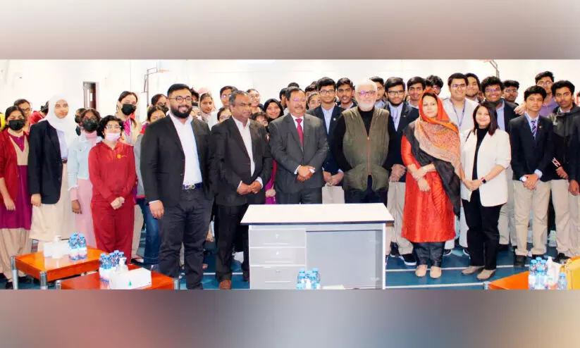 അ​മി​താ​വ് ഘോ​ഷ്