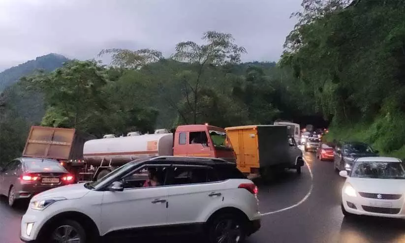 ചുരത്തിലെ ഗതാഗതക്കുരുക്ക്: പ്രശ്നപരിഹാരത്തിന് നടപടിയുണ്ടാകുമെന്ന് വയനാട് ജില്ല കലക്ടർ