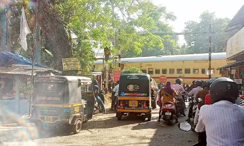മയ്യനാട് റെയിൽവേ മേൽപാലം: നഷ്ടപരിഹാരം മൂന്നു മാസത്തിനകം മയ്യനാട് റെയിൽവേ മേൽപാലം: നഷ്ടപരിഹാരം മൂന്നു മാസത്തിനകം