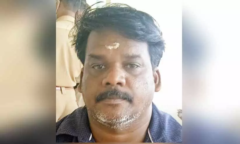 15കാരിയെ പീഡിപ്പിക്കാൻ ശ്രമം: അമ്മയുടെ സുഹൃത്തിന് തടവും പിഴയും 15കാരിയെ പീഡിപ്പിക്കാൻ ശ്രമം: അമ്മയുടെ സുഹൃത്തിന് തടവും പിഴയും