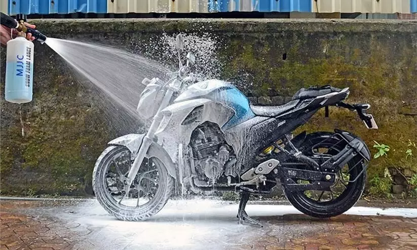 How to Wash a Motorcycle How to Wash a Motorcycle