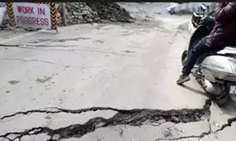 ജോഷിമഠ് പ്രതിസന്ധി: ബദ്രിനാഥ് ദേശീയപാതയിലും വിള്ളൽ ജോഷിമഠ് പ്രതിസന്ധി: ബദ്രിനാഥ് ദേശീയപാതയിലും വിള്ളൽ