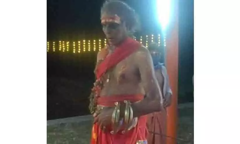 കണ്ണേങ്കാവ് പൂരത്തിന് എത്തിയ കരിങ്കാളി കുഴഞ്ഞുവീണു മരിച്ചു കണ്ണേങ്കാവ് പൂരത്തിന് എത്തിയ കരിങ്കാളി കുഴഞ്ഞുവീണു മരിച്ചു