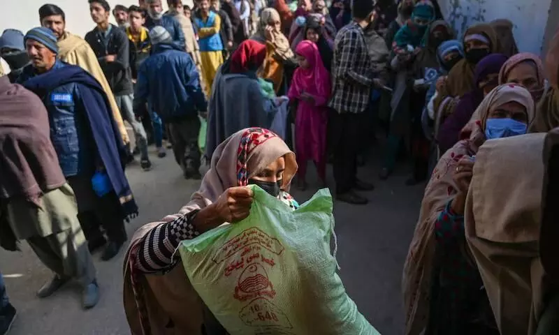 പാകിസ്ഥാനിൽ ഗോതമ്പ് ക്ഷാമം രൂക്ഷം; വില കുതിച്ചുകയറുന്നു പാകിസ്ഥാനിൽ ഗോതമ്പ് ക്ഷാമം രൂക്ഷം; വില കുതിച്ചുകയറുന്നു