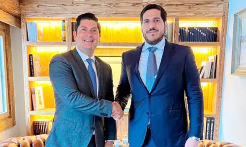 ഖ​ത്ത​ർ വാ​ണി​ജ്യ, വ്യ​വ​സാ​യ മ​ന്ത്രി ശൈ​ഖ് മു​ഹ​മ്മ​ദ് ബി​ൻ ഹ​മ​ദ് ബി​ൻ ഖാ​സിം ആ​ൽ​ഥാ​നി