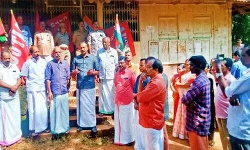 വേതനമില്ല; ആറളം ഫാമിൽ തൊഴിലാളി സമരം തുടങ്ങി