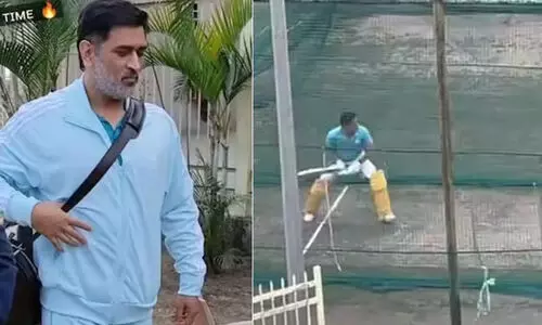 ‘തല ഈസ് ബാക്ക്’; സാൾട്ട് & പെപ്പർ ലുക്കിൽ ഐ.പി.എൽ പരിശീലനത്തിനെത്തി ധോണി, വിഡിയോ വൈറൽ