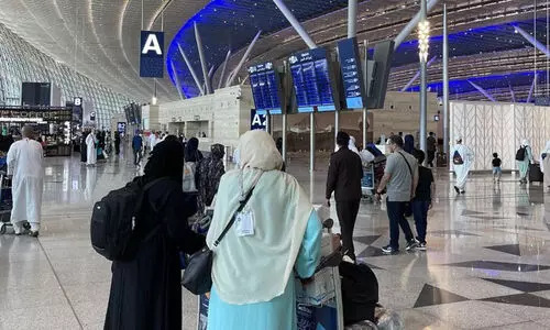 ജിദ്ദ എയർപോർട്ടിൽനിന്ന് യാത്രക്കാരെ കയറ്റിപ്പോരുന്ന കള്ളടാക്‌സികൾക്ക് 5,000 റിയാൽ പിഴ
