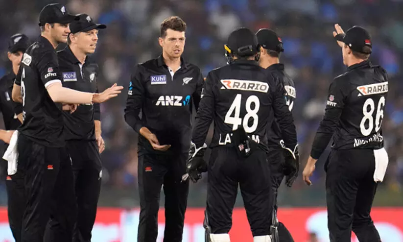 ഇന്ത്യക്കെതിരെ എട്ടു വിക്കറ്റ് തോൽവി; ഏകദിനത്തിലെ ഒന്നാം സ്ഥാനം നഷ്ടപ്പെട്ട് ന്യൂസിലൻഡ് ഇന്ത്യക്കെതിരെ എട്ടു വിക്കറ്റ് തോൽവി; ഏകദിനത്തിലെ ഒന്നാം സ്ഥാനം നഷ്ടപ്പെട്ട് ന്യൂസിലൻഡ്