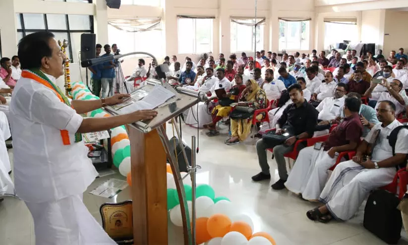 ആശ്രിത നിയമനം അട്ടിമറിക്കാൻ സർക്കാർ ശ്രമിക്കുന്നുവെന്ന് രമേശ് ചെന്നിത്തല ആശ്രിത നിയമനം അട്ടിമറിക്കാൻ സർക്കാർ ശ്രമിക്കുന്നുവെന്ന് രമേശ് ചെന്നിത്തല