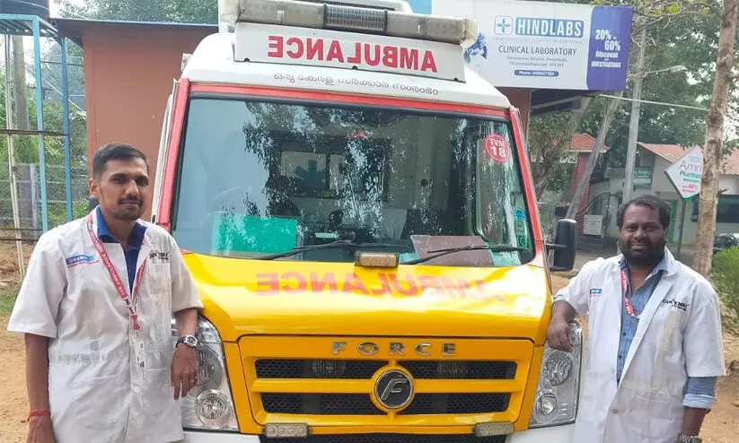 ആശുപത്രിയിലേക്ക് മാറ്റാൻ ശ്രമിക്കവേ യുവതിക്ക് കനിവ് 108 ആംബുലൻസിനുള്ളിൽ സുഖപ്രസവം