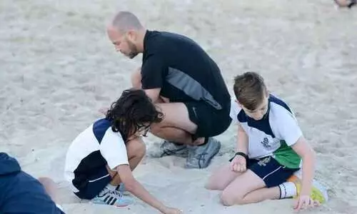 മുട്ടയിടാൻ കടലാമകളെത്തും; സഅദിയാത്ത് ദ്വീപ് ശുചീകരിച്ചു