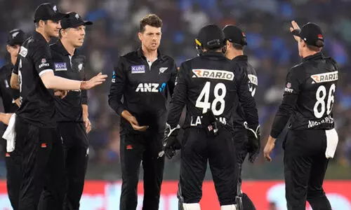 ഇന്ത്യക്കെതിരെ എട്ടു വിക്കറ്റ് തോൽവി; ഏകദിനത്തിലെ ഒന്നാം സ്ഥാനം നഷ്ടപ്പെട്ട് ന്യൂസിലൻഡ്