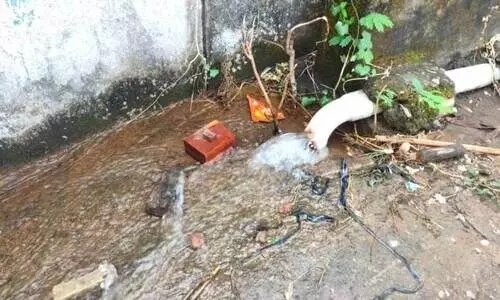 പൈപ്പ് പൊട്ടിയിട്ട് ഒരാഴ്ച; പരാതി നൽകിയിട്ടും നടപടിയില്ല
