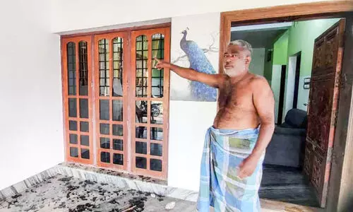 വീടുകയറി ആക്രമണം; ഗൃഹനാഥനും ചെറുമകനും പരിക്ക് വീടുകയറി ആക്രമണം; ഗൃഹനാഥനും ചെറുമകനും പരിക്ക്