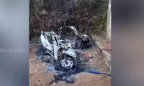 കുറ്റ്യാടിയിൽ ഐ.എൻ.എൽ പ്രാദേശിക നേതാവിന്റെ വീടിന് നേരെ ആക്രമണം; സ്കൂട്ടറിന് തീയിട്ടു