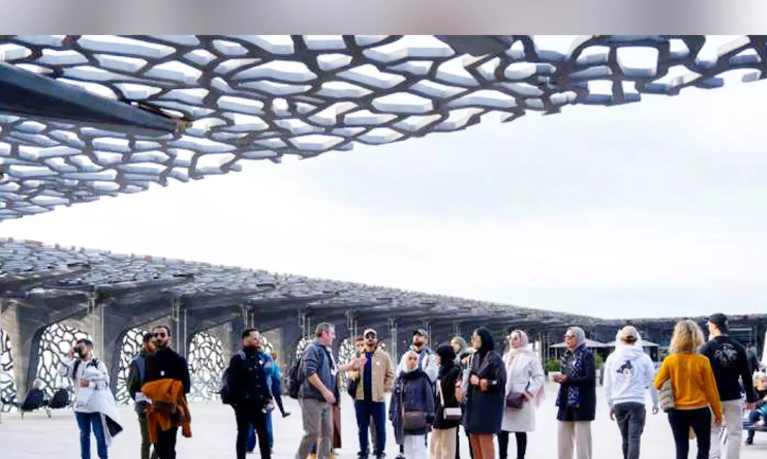 ബിൽഅറബ് ആർക്കിടെക്​ചർ പുരസ്​കാരം;  വിദേ​ശ വാസ്തുവിദ്യ മാ​തൃകകൾ സന്ദർശിച്ച്​ മത്സരാർഥികൾ