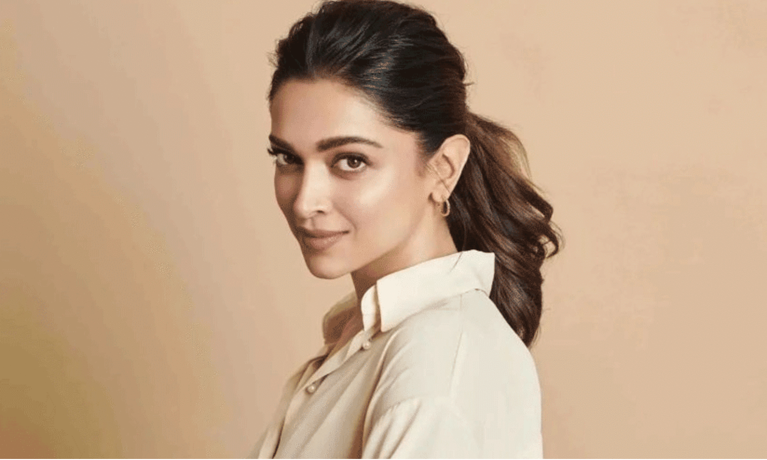 Deepika Padukone Opens Up About Relationship With  Shah Rukh Khan