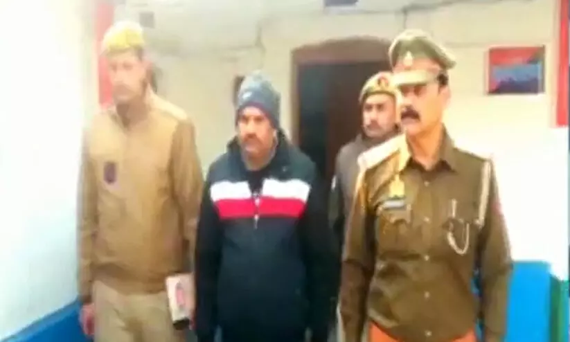 ഓടുന്ന ട്രെയിനിനുള്ളിൽ യുവതിയെ ടി.ടി.ഇയും മറ്റൊരാളും കൂട്ടബലാത്സംഗം ചെയ്തു