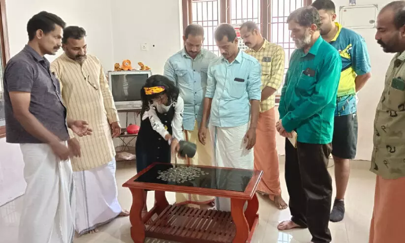 മീനാക്ഷിയുടെ സമ്പാദ്യ കുടുക്കക്ക് ലക്ഷങ്ങളുടെ വിലയുണ്ട് മീനാക്ഷിയുടെ സമ്പാദ്യ കുടുക്കക്ക് ലക്ഷങ്ങളുടെ വിലയുണ്ട്