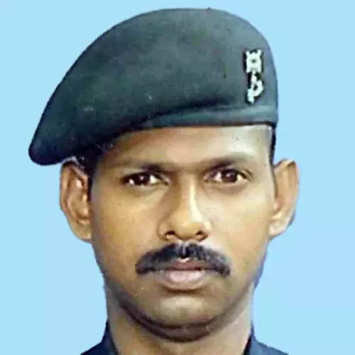 അ​വ​ധി​ക്ക് നാ​ട്ടി​ലെ​ത്തി​യെ സൈ​നി​ക​ന്‍ കു​ഴ​ഞ്ഞു​വീ​ണ് മ​രി​ച്ചു