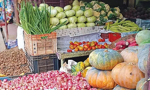 പച്ചക്കറി വില കുതിക്കുന്നു പച്ചക്കറി വില കുതിക്കുന്നു