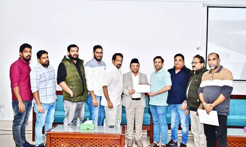 കി​ണ​ർ നി​ർ​മാ​ണത്തിന് സം​ഭാ​വ​ന കൈമാറി