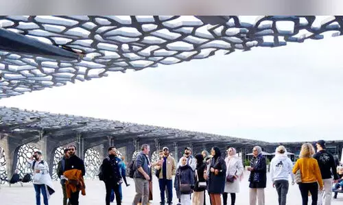 ബിൽഅറബ് ആർക്കിടെക്​ചർ പുരസ്​കാരം;  വിദേ​ശ വാസ്തുവിദ്യ മാ​തൃകകൾ സന്ദർശിച്ച്​ മത്സരാർഥികൾ