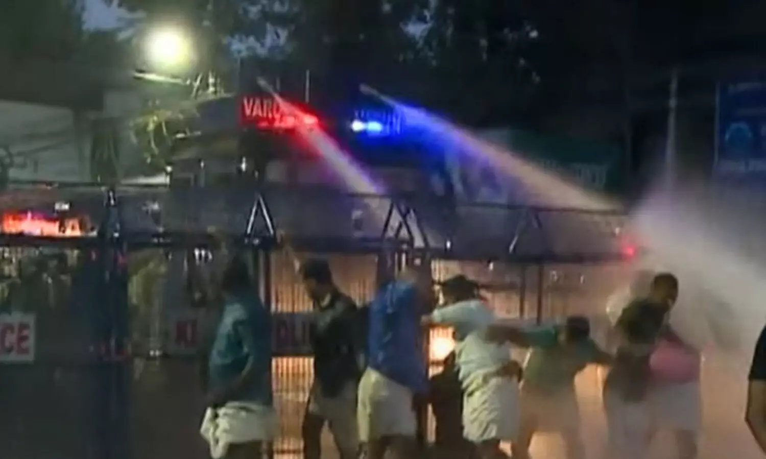 ബി.ബി.സി. ഡോക്യുമെന്ററി: ബി.ജെ.പി മാർച്ചിൽ  സംഘർഷം; പൊലീസ് ജലപീരങ്കി പ്രയോഗിച്ചു