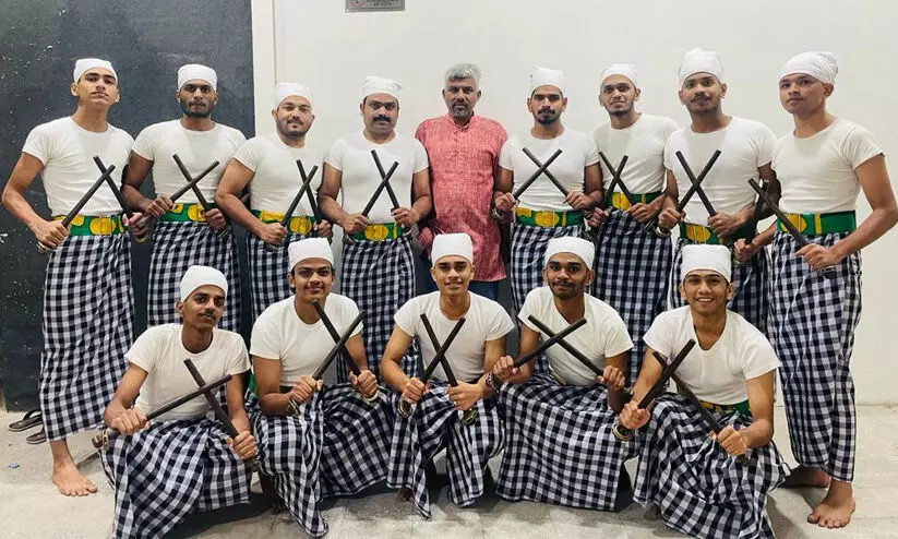 പഞ്ചാബിലെ പൊങ്കൽ ആഘോഷത്തിൽ യാസിർ ഗുരുക്കളുടെ കോൽക്കളി സംഘം പഞ്ചാബിലെ പൊങ്കൽ ആഘോഷത്തിൽ യാസിർ ഗുരുക്കളുടെ കോൽക്കളി സംഘം