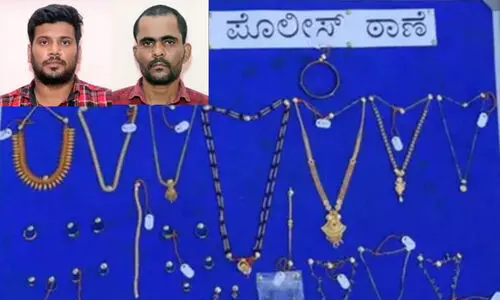 ജ്വല്ലറി കവർച്ച കേസ്: മോഷ്ടിച്ച കാറിൽ സ്വർണ്ണാഭരണങ്ങൾ  കടത്തുന്നതിനിടെ രണ്ടു പേർ അറസ്റ്റിൽ