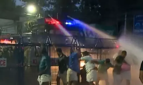 ബി.ബി.സി. ഡോക്യുമെന്ററി: ബി.ജെ.പി മാർച്ചിൽ  സംഘർഷം; പൊലീസ് ജലപീരങ്കി പ്രയോഗിച്ചു