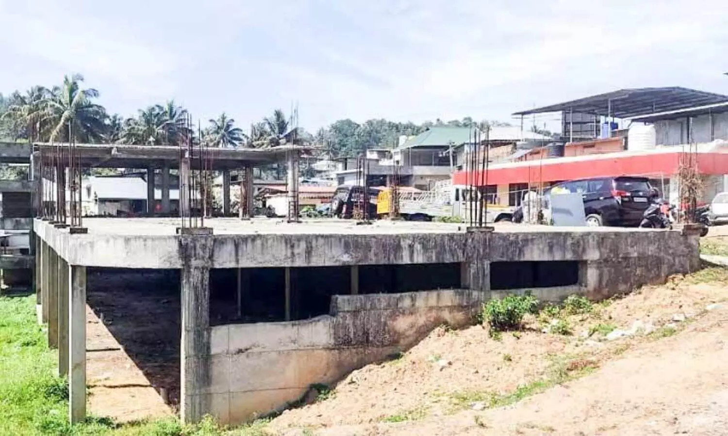 തൂ​ക്കു​പാ​ലം മാ​ർ​ക്ക​റ്റ് സ​മു​ച്ച​യം