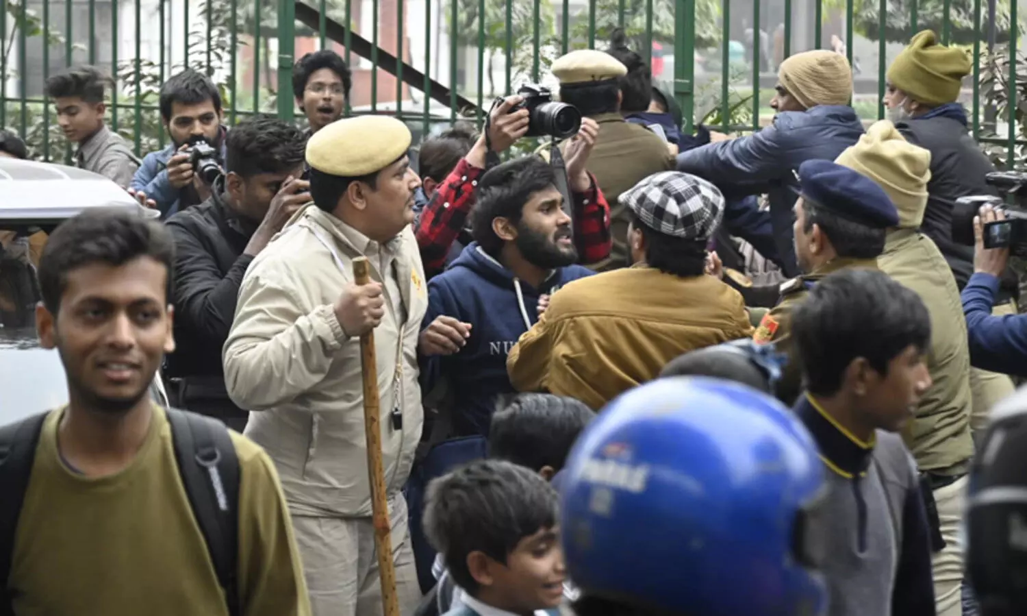 ജാമിഅയിൽ ഡോക്യുമെന്‍ററി ഇന്ന് പ്രദർശിപ്പിക്കില്ല; വിദ്യാർഥി നേതാക്കൾ കസ്റ്റഡിയിൽ, ഇന്‍റർനെറ്റും വൈദ്യുതിയും തടഞ്ഞു