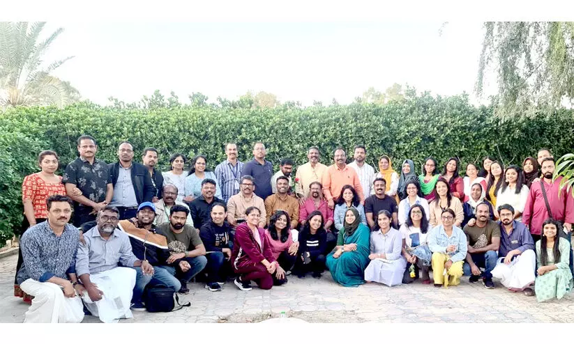 സാ​ക്ഷ​ര​ത നേ​ടു​ന്ന ആ​ദ്യ പ്ര​വാ​സി സ​മൂ​ഹ​മാ​യി ദു​ബൈ മ​ല​യാ​ളി​ക​ളെ മാ​റ്റ​ണം -മു​രു​ക​ൻ കാ​ട്ടാ​ക്ക​ട