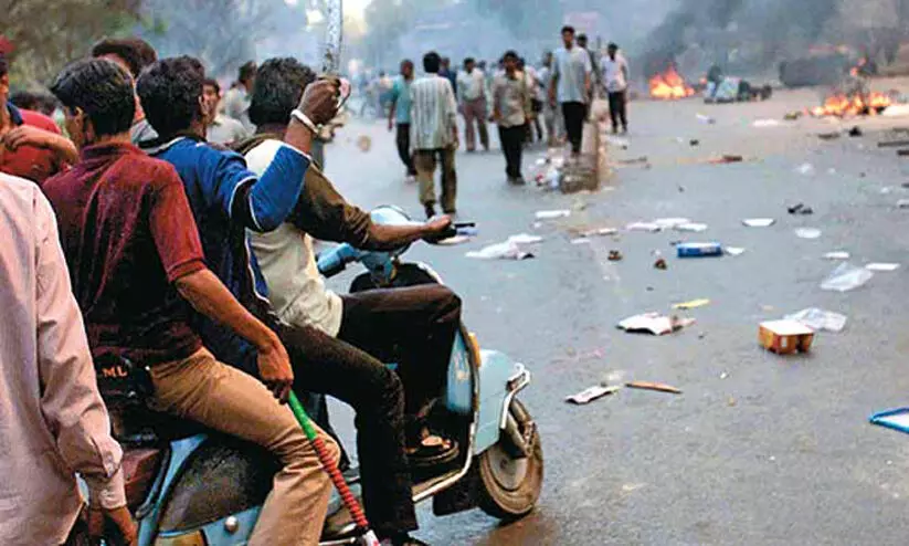 ഗുജറാത്ത് കലാപം: 17 പേരെ കൊന്ന കേസിൽ 22 പ്രതികളെ കോടതി വെറുതെ വിട്ടു ഗുജറാത്ത് കലാപം: 17 പേരെ കൊന്ന കേസിൽ 22 പ്രതികളെ കോടതി വെറുതെ വിട്ടു